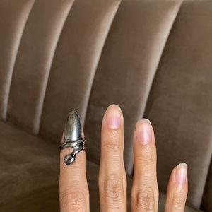 Fingernail statement piece
